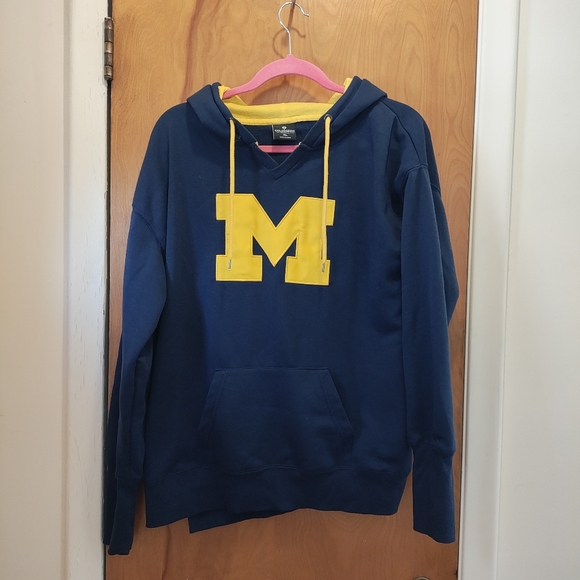 Colosseum Tops - Go Blue 💙 💛 UofMichigan V Neck Women's Hoodie. Size XL Runs Very Small.